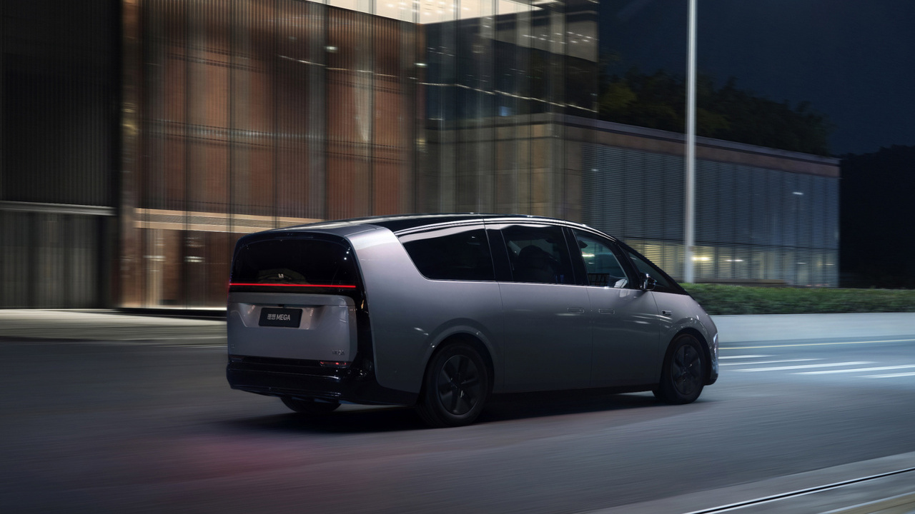 Fastback body Lixiang MEGA