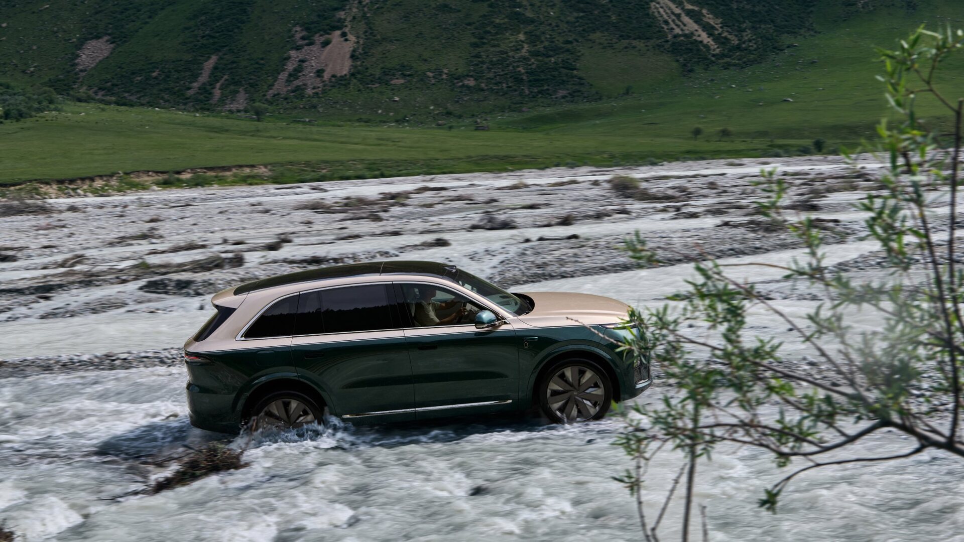 Driving on water Driving on water Li L8 2026